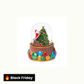 Papai Noel decorando a árvore de Natal com globo de neve